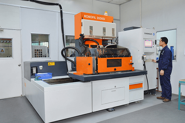 线切割加工中心