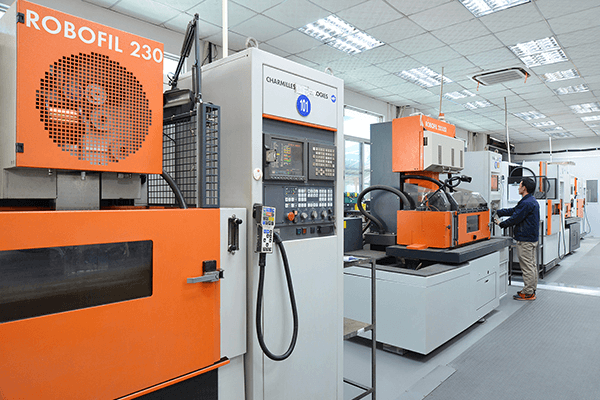 线切割加工中心